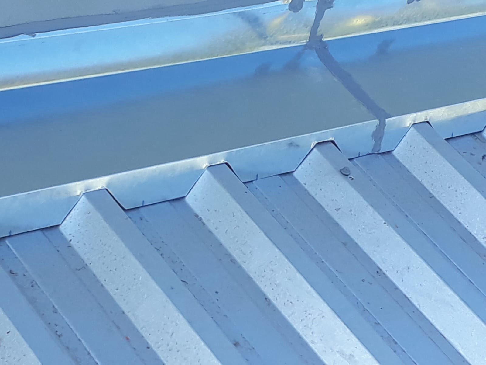 empresa especializada em calhas telhados estruturas metalicas steel frame coifas dutos pingadeiras