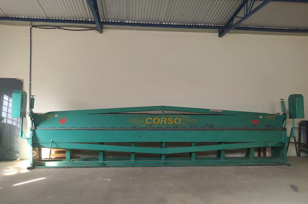 empresa especializada em calhas telhados estruturas metalicas steel frame coifas dutos pingadeiras